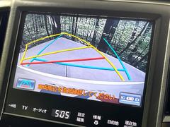 【バックカメラ】駐車時に後方がリアルタイム映像で確認できます。大型商業施設や立体駐車場での駐車時や、夜間のバック時に大活躍！運転スキルに関わらず、今や必須となった装備のひとつです！ 4