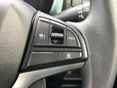 【アダプティブクルーズコントロール】高速道路での長距離走行が楽に！！自動で速度を保つクルーズコントロールが、衝突軽減システムと連携し、前方の車両を感知して車間を保つように速度調節してくれます！！ 6