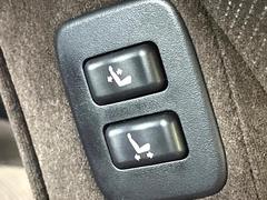 【パワーシート】スイッチ一つで簡単にシートの微調整が可能！電動だから力もいりません！快適なシートポジションにセットして、快適なドライブをお楽しみください。 6