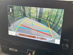 【バックカメラ】駐車時に後方がリアルタイム映像で確認できます。大型商業施設や立体駐車場での駐車時や、夜間のバック時に大活躍！運転スキルに関わらず、今や必須となった装備のひとつです！ 5