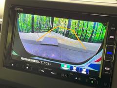 【バックカメラ】駐車時に後方がリアルタイム映像で確認できます。大型商業施設や立体駐車場での駐車時や、夜間のバック時に大活躍！運転スキルに関わらず、今や必須となった装備のひとつです！ 5