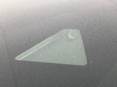 【ｉ−ＡＣＴＩＶＥＳＥＮＳＥ】走行中に前方の車両等を認識し、衝突しそうな時は警報とブレーキで衝突回避と被害軽減をアシスト。より安全にドライブをお楽しみいただけます。 3