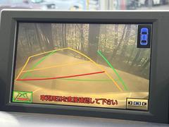 【バックカメラ】駐車時に後方がリアルタイム映像で確認できます。大型商業施設や立体駐車場での駐車時や、夜間のバック時に大活躍！運転スキルに関わらず、今や必須となった装備のひとつです！ 5