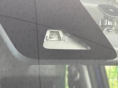 【スマートアシスト】走行中に前方の車両等を認識し、衝突しそうな時は警報とブレーキで衝突回避と被害軽減をアシスト。より安全にドライブをお楽しみいただけます。 3