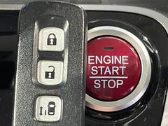【Ｈｏｎｄａスマートキー】カバンやポケットに入れたままでもドアの施錠・解錠が可能なスマートキーを装備。エンジンのオン・オフ時もカギを取り出す必要が無いからとっても便利です♪ 6