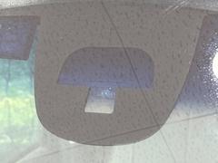 【ホンダセンシング】走行中に前方の車両等を認識し、衝突しそうな時は警報とブレーキで衝突回避と被害軽減をアシスト。より安全にドライブをお楽しみいただけます。 3