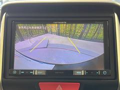 【バックカメラ】駐車時に後方がリアルタイム映像で確認できます。大型商業施設や立体駐車場での駐車時や、夜間のバック時に大活躍！運転スキルに関わらず、今や必須となった装備のひとつです！ 5