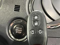 【両側パワースライドドア】スマートキーや運転席のスイッチで後席両側スライドドアの開閉が可能♪電動だから力を入れてドアを開ける必要が無く、小さなお子様でも簡単に開け閉めでき快適です♪ 6