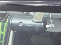 【ドライブレコーダー】安心・安全なカーライフに必須のドライブレコーダーを装備！走行中はもちろん、あおり運転や事故に遭遇した際の状況も映像で記録し、万一のリスクに備えます。 7