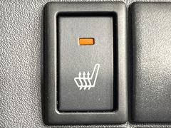 【シートヒーター】寒い日に重宝するシートヒーター！エアコンより早く温まってくれるので寒がりの人も安心ですね♪エアコンの温風は乾燥するから苦手、という方にもをおすすめです。 5