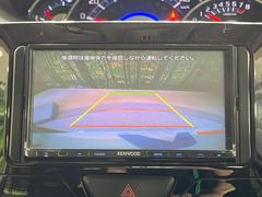 【バックカメラ】駐車時に後方がリアルタイム映像で確認できます。大型商業施設や立体駐車場での駐車時や、夜間のバック時に大活躍！運転スキルに関わらず、今や必須となった装備のひとつです！ 3