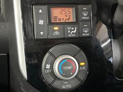 【オートエアコン】一度お好みの温度に設定すれば、車内の温度を検知し風量や温度を自動で調整。暑い…寒い…と何度もスイッチ操作をする必要はありません。快適な車内空間には必須の機能ですね♪ 6