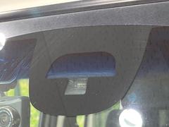 【シティブレーキアクティブシステム】低速走行中に前方の車両等を認識し、衝突しそうな時は警報とブレーキで衝突回避と被害軽減をアシスト。より安全にドライブをお楽しみいただけます。 3