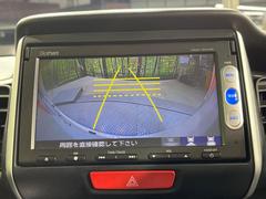 【バックカメラ】駐車時に後方がリアルタイム映像で確認できます。大型商業施設や立体駐車場での駐車時や、夜間のバック時に大活躍！運転スキルに関わらず、今や必須となった装備のひとつです！ 5