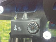 【ドライブレコーダー】安心・安全なカーライフに必須のドライブレコーダーを装備！走行中はもちろん、あおり運転や事故に遭遇した際の状況も映像で記録し、万一のリスクに備えます。 7