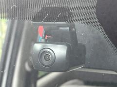 【ドライブレコーダー】安心・安全なカーライフに必須のドライブレコーダーを装備！走行中はもちろん、あおり運転や事故に遭遇した際の状況も映像で記録し、万一のリスクに備えます。 6