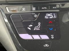 【オートエアコン】一度お好みの温度に設定すれば、車内の温度を検知し風量や温度を自動で調整。暑い…寒い…と何度もスイッチ操作をする必要はありません。快適な車内空間には必須の機能ですね♪ 7