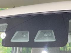 【スマートアシスト】走行中に前方の車両等を認識し、衝突しそうな時は警報とブレーキで衝突回避と被害軽減をアシスト。より安全にドライブをお楽しみいただけます。 3