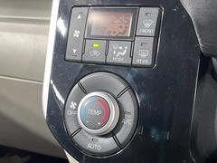 【オートエアコン】一度お好みの温度に設定すれば、車内の温度を検知し風量や温度を自動で調整。暑い…寒い…と何度もスイッチ操作をする必要はありません。快適な車内空間には必須の機能ですね♪ 7