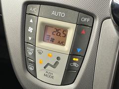 【オートエアコン】一度お好みの温度に設定すれば、車内の温度を検知し風量や温度を自動で調整。暑い…寒い…と何度もスイッチ操作をする必要はありません。快適な車内空間には必須の機能ですね♪ 7