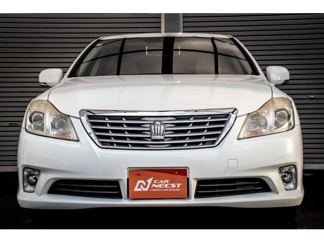 クラウン ロイヤルサルーン　ＵＳＢポート　ダブルエアバック　スマートキー＆プッシュスタート　クルーズコントロール　電動シート　オートエアコン　キーフリーシステム　パワーウインド　盗難防止装置　ナビ　サイドエアバック　横滑り防止（2枚目）