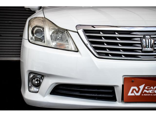 クラウン ロイヤルサルーン　ＵＳＢポート　ダブルエアバック　スマートキー＆プッシュスタート　クルーズコントロール　電動シート　オートエアコン　キーフリーシステム　パワーウインド　盗難防止装置　ナビ　サイドエアバック　横滑り防止（3枚目）