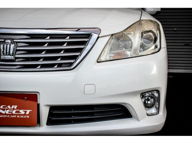 クラウン ロイヤルサルーン　ＵＳＢポート　ダブルエアバック　スマートキー＆プッシュスタート　クルーズコントロール　電動シート　オートエアコン　キーフリーシステム　パワーウインド　盗難防止装置　ナビ　サイドエアバック　横滑り防止（4枚目）