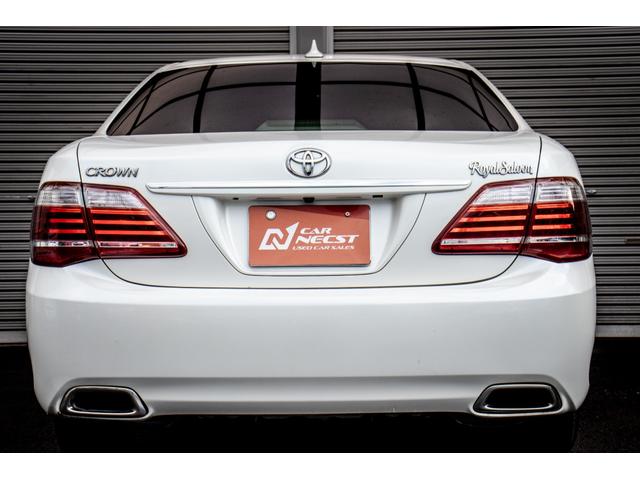 クラウン ロイヤルサルーン　ＵＳＢポート　ダブルエアバック　スマートキー＆プッシュスタート　クルーズコントロール　電動シート　オートエアコン　キーフリーシステム　パワーウインド　盗難防止装置　ナビ　サイドエアバック　横滑り防止（8枚目）