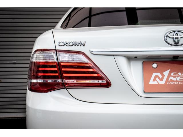 クラウン ロイヤルサルーン　ＵＳＢポート　ダブルエアバック　スマートキー＆プッシュスタート　クルーズコントロール　電動シート　オートエアコン　キーフリーシステム　パワーウインド　盗難防止装置　ナビ　サイドエアバック　横滑り防止（9枚目）