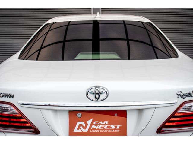 クラウン ロイヤルサルーン　ＵＳＢポート　ダブルエアバック　スマートキー＆プッシュスタート　クルーズコントロール　電動シート　オートエアコン　キーフリーシステム　パワーウインド　盗難防止装置　ナビ　サイドエアバック　横滑り防止（11枚目）