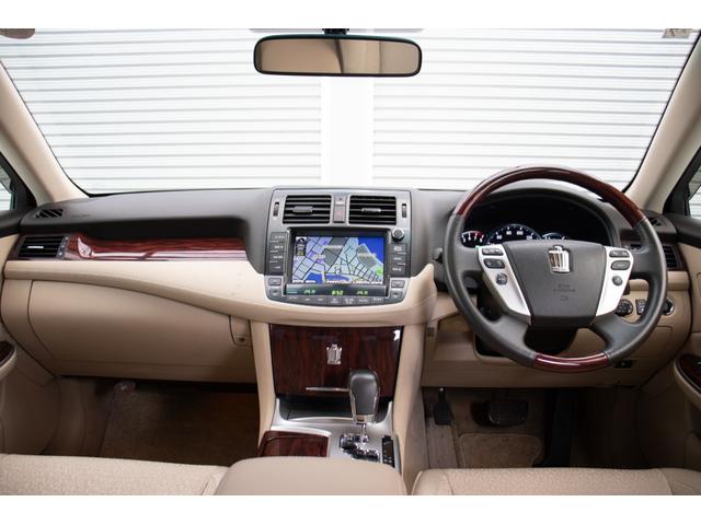 クラウン ロイヤルサルーン　ＵＳＢポート　ダブルエアバック　スマートキー＆プッシュスタート　クルーズコントロール　電動シート　オートエアコン　キーフリーシステム　パワーウインド　盗難防止装置　ナビ　サイドエアバック　横滑り防止（18枚目）