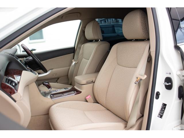 クラウン ロイヤルサルーン　ＵＳＢポート　ダブルエアバック　スマートキー＆プッシュスタート　クルーズコントロール　電動シート　オートエアコン　キーフリーシステム　パワーウインド　盗難防止装置　ナビ　サイドエアバック　横滑り防止（25枚目）