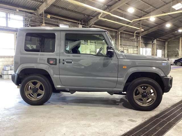 ジムニー ６６０　ＸＣ　４ＷＤ　シートヒータークルーズコントロールヒルデ　デュアルセンサーブレーキＳ　Ｗエアバッグ　ＡＵＴＯエアコン　パワーウィンドゥ　ＥＴＣ付　スマキー　アクティブクルーズコントロール　セキュリティアラーム　アルミ（8枚目）