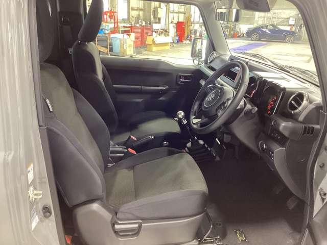 ジムニー ６６０　ＸＣ　４ＷＤ　シートヒータークルーズコントロールヒルデ　デュアルセンサーブレーキＳ　Ｗエアバッグ　ＡＵＴＯエアコン　パワーウィンドゥ　ＥＴＣ付　スマキー　アクティブクルーズコントロール　セキュリティアラーム　アルミ（13枚目）