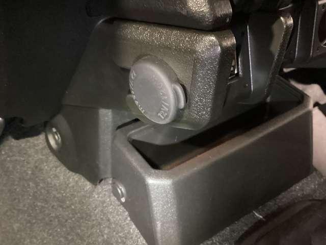 ジムニー ６６０　ＸＣ　４ＷＤ　シートヒータークルーズコントロールヒルデ　デュアルセンサーブレーキＳ　Ｗエアバッグ　ＡＵＴＯエアコン　パワーウィンドゥ　ＥＴＣ付　スマキー　アクティブクルーズコントロール　セキュリティアラーム　アルミ（17枚目）