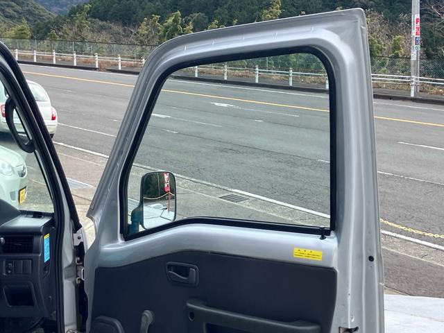 サンバートラック ＴＢ　リフレッシュカー／４ＷＤ／マニュアル５速／三方開／エアコン／アルミホイール／オールペン（9枚目）