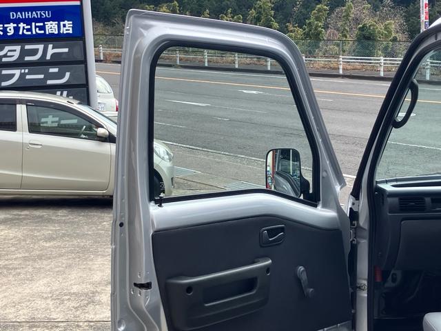 サンバートラック ＴＢ　リフレッシュカー／４ＷＤ／マニュアル５速／三方開／エアコン／アルミホイール／オールペン（17枚目）