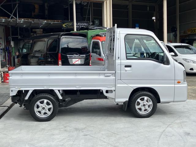 サンバートラック ＴＢ　リフレッシュカー／４ＷＤ／マニュアル５速／三方開／エアコン／アルミホイール／オールペン（23枚目）