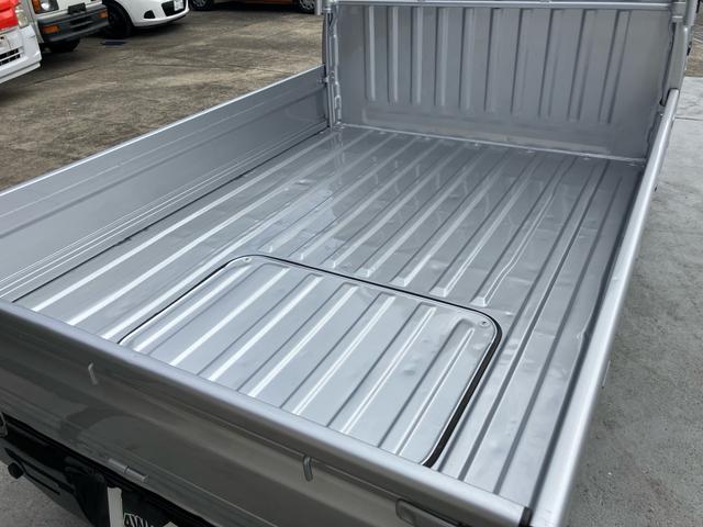 サンバートラック ＴＢ　リフレッシュカー／４ＷＤ／マニュアル５速／三方開／エアコン／アルミホイール／オールペン（26枚目）