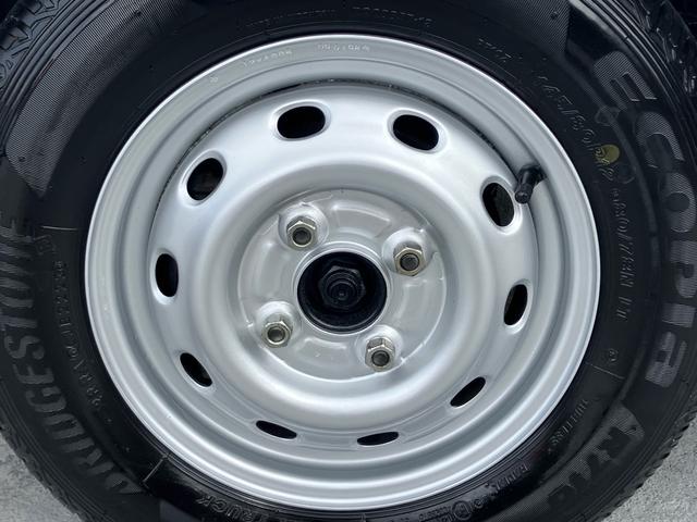 サンバートラック 赤帽　４ＷＤ／ハイルーフ車／リフレッシュカー／マニュアル５速／三方開／運転席エアバッグ／キーレス／集中ドアロック／オールペンクリア塗装仕上（7枚目）