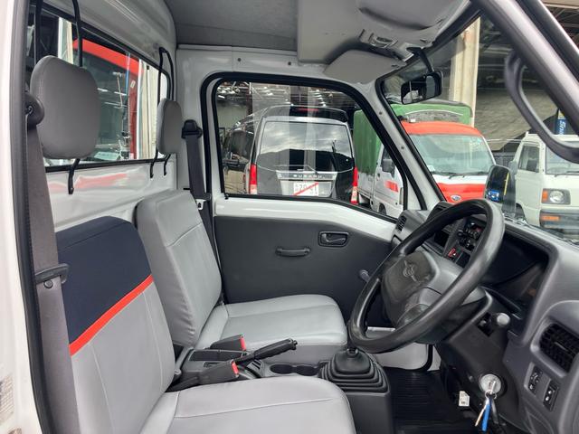 サンバートラック 赤帽　４ＷＤ／ハイルーフ車／リフレッシュカー／マニュアル５速／三方開／運転席エアバッグ／キーレス／集中ドアロック／オールペンクリア塗装仕上（9枚目）