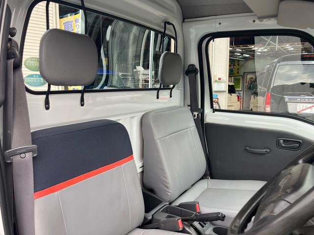 サンバートラック 赤帽　４ＷＤ／ハイルーフ車／リフレッシュカー／マニュアル５速／三方開／運転席エアバッグ／キーレス／集中ドアロック／オールペンクリア塗装仕上（10枚目）