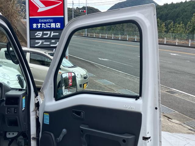 サンバートラック 赤帽　４ＷＤ／ハイルーフ車／リフレッシュカー／マニュアル５速／三方開／運転席エアバッグ／キーレス／集中ドアロック／オールペンクリア塗装仕上（16枚目）