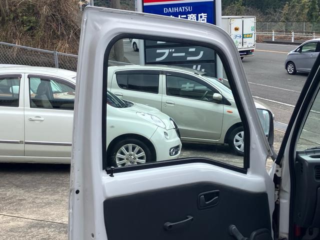 サンバートラック 赤帽　４ＷＤ／ハイルーフ車／リフレッシュカー／マニュアル５速／三方開／運転席エアバッグ／キーレス／集中ドアロック／オールペンクリア塗装仕上（17枚目）