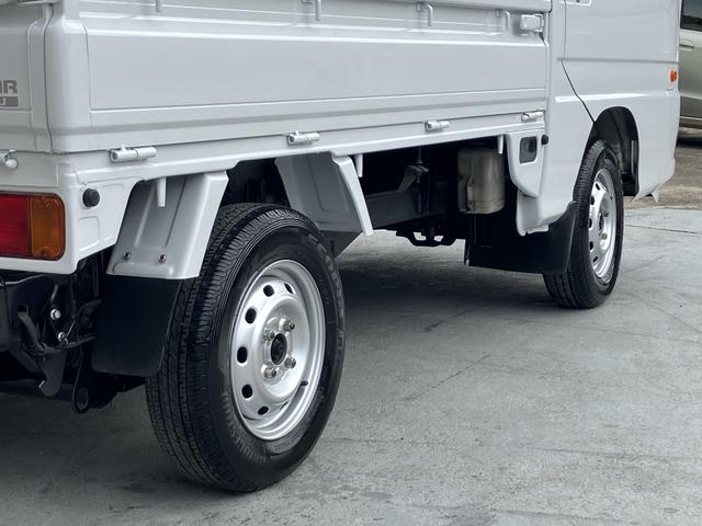 サンバートラック 赤帽　４ＷＤ／ハイルーフ車／リフレッシュカー／マニュアル５速／三方開／運転席エアバッグ／キーレス／集中ドアロック／オールペンクリア塗装仕上（25枚目）