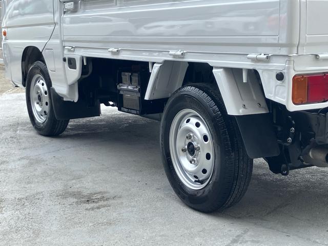 サンバートラック 赤帽　４ＷＤ／ハイルーフ車／リフレッシュカー／マニュアル５速／三方開／運転席エアバッグ／キーレス／集中ドアロック／オールペンクリア塗装仕上（26枚目）