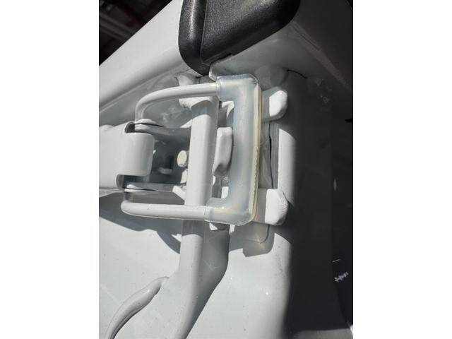 サンバートラック 赤帽　４ＷＤ／ハイルーフ車／リフレッシュカー／マニュアル５速／三方開／運転席エアバッグ／キーレス／集中ドアロック／オールペンクリア塗装仕上（35枚目）