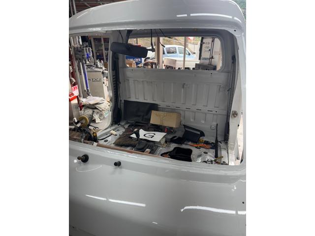 サンバートラック 赤帽　４ＷＤ／ハイルーフ車／リフレッシュカー／マニュアル５速／三方開／運転席エアバッグ／キーレス／集中ドアロック／オールペンクリア塗装仕上（47枚目）