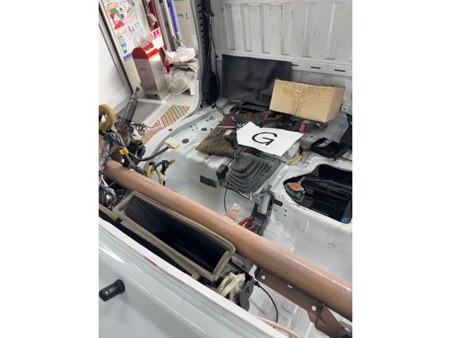 サンバートラック 赤帽　４ＷＤ／ハイルーフ車／リフレッシュカー／マニュアル５速／三方開／運転席エアバッグ／キーレス／集中ドアロック／オールペンクリア塗装仕上（48枚目）