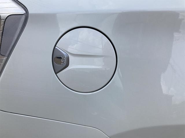 プリウスＰＨＶ Ｓ　ＥＴＣ　バックカメラ　ナビ　ＴＶ　アルミホイール　ＨＩＤ　ＣＶＴ　シートヒーター　スマートキー　電動格納ミラー　１００Ｖ電源　盗難防止システム　ＣＤ　ＤＶＤ再生　ＵＳＢ　Ｂｌｕｅｔｏｏｔｈ　記録簿（15枚目）
